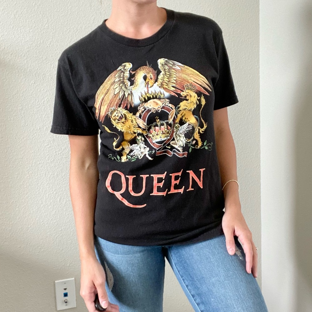 ⭐️ SOLD ⭐️ QUEEN Graphic Band T Shirt Black Short Sleeve Size Small - Picture 2 of 7